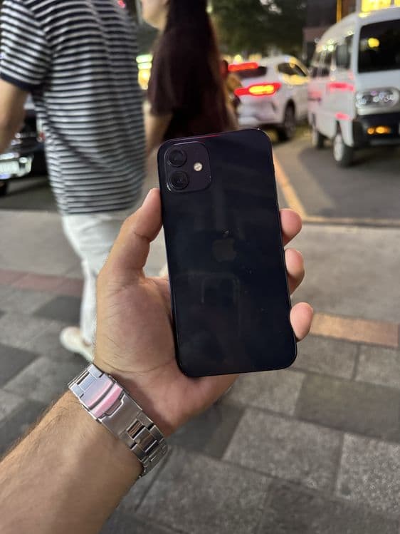 Iphone 12 sotiladi — 2