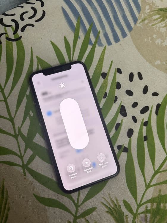 Iphone 11 pro holati ideal ochilmagan 64gb 72% — 6