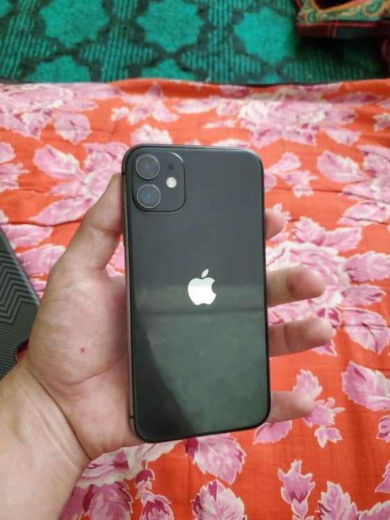 Iphone 11 rangi qora — 3