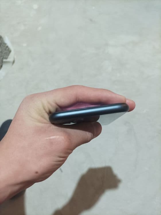 Iphone 11 qora 64gb — 2