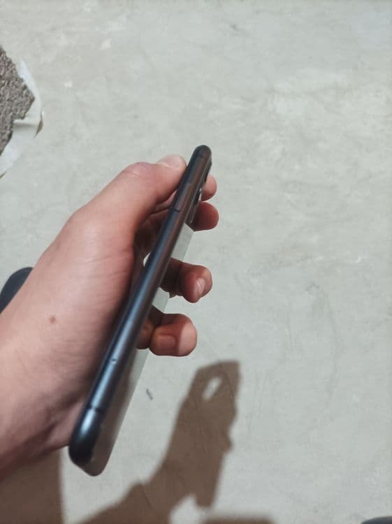 Iphone 11 qora 64gb — 3