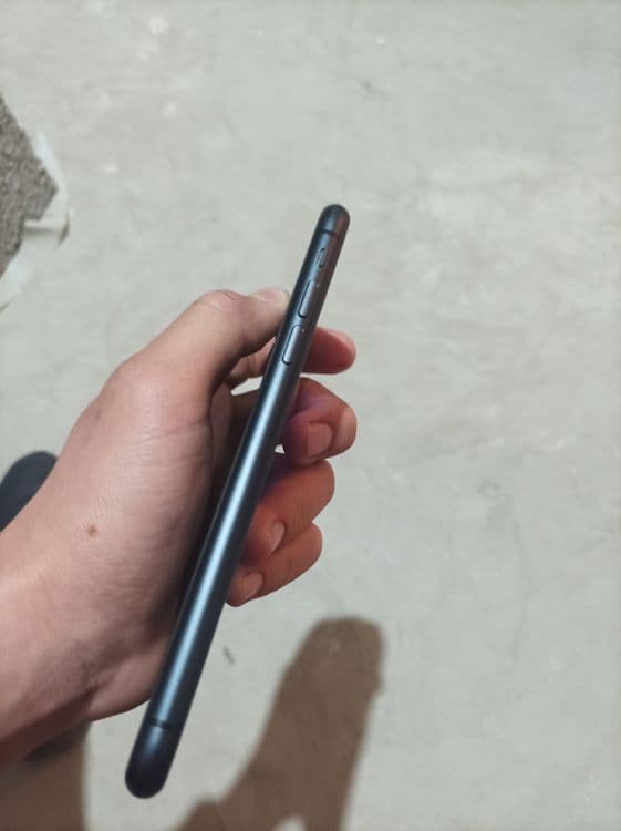 Iphone 11 qora 64gb — 4