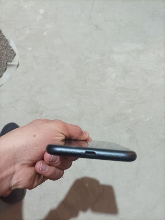 Iphone 11 qora 64gb — 5