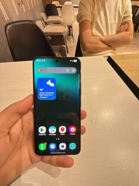 Samsung Galaxy S22 — 1