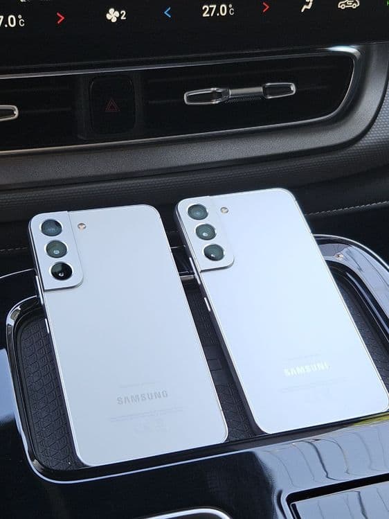 Samsung Galaxy s22 — 2