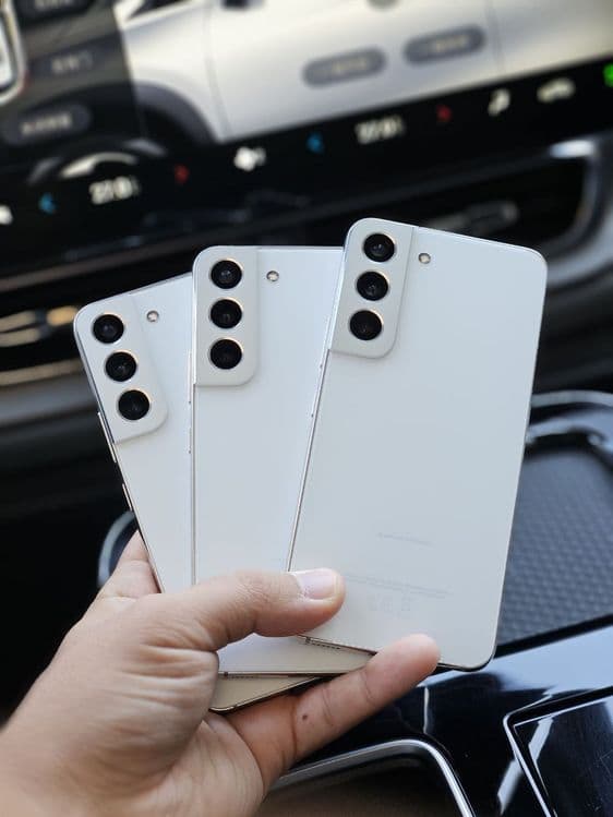 Samsung Galaxy s22 — 4