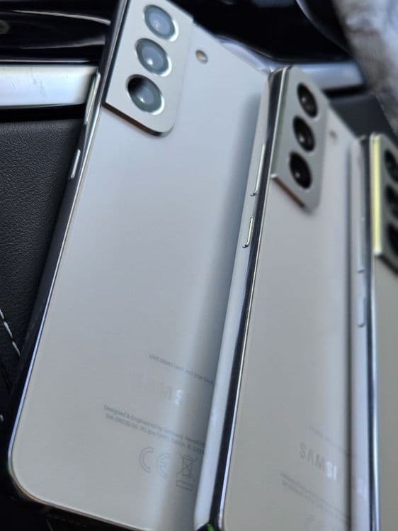 Samsung Galaxy s22 — 7