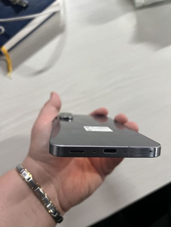 Срочно Samsung Galaxy A56 8/256 Vietnam идеал все родное без царапин — 3
