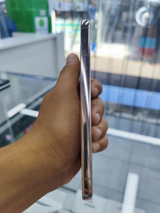 Samsung Galaxy S22 5G — 6