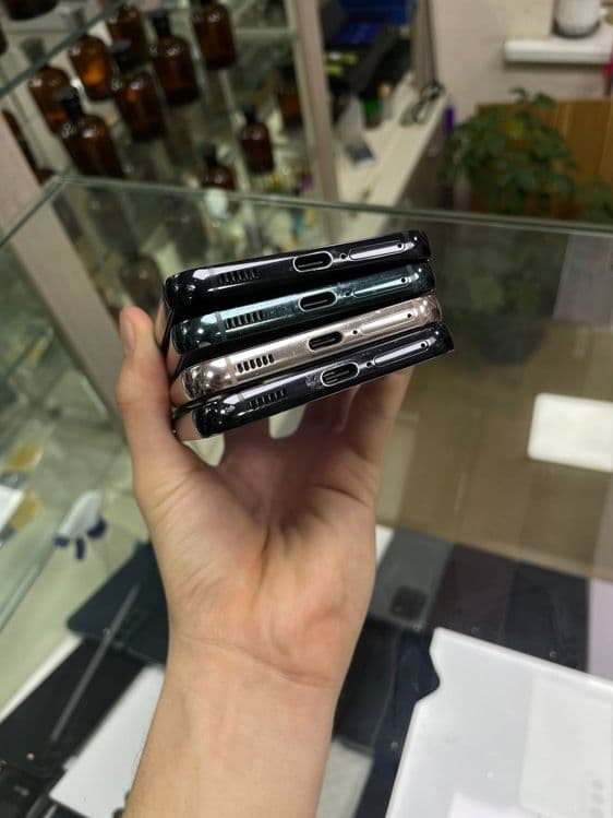 Samsung galaxy s22 5G 8/256gb holati  harxil — 2