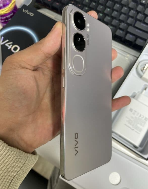 Vivo v40 lite new — 2