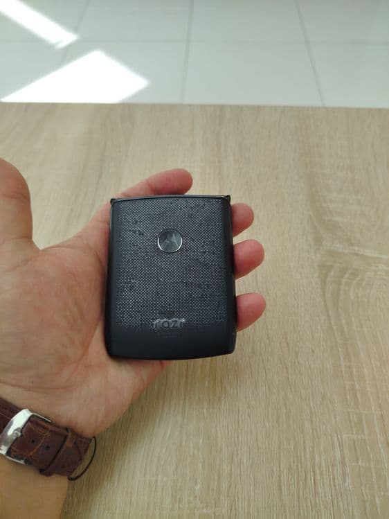 Motorola Razr 6/128 — 2