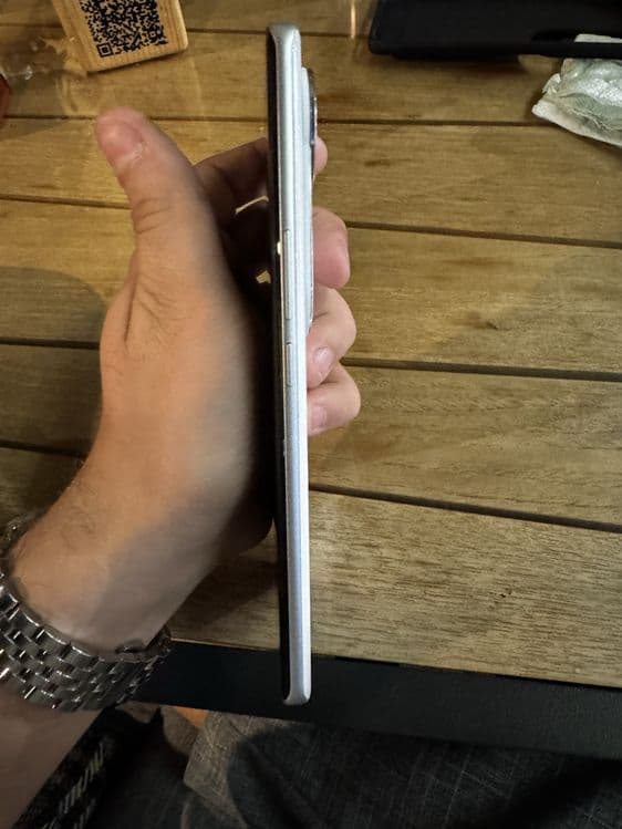 Продам Vivo V40, 12/256 ГБ — 2