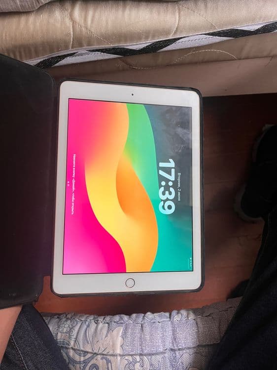 Ipad srochna sotiladi — 2