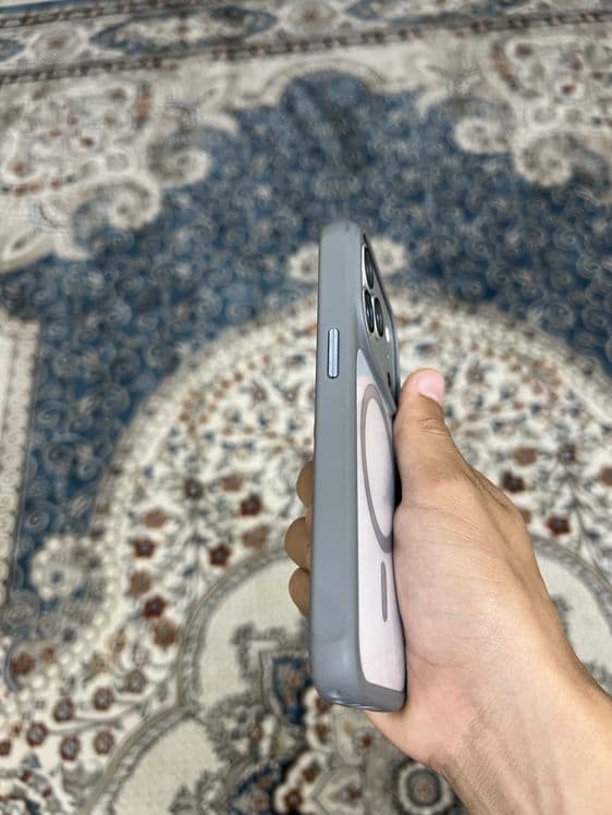 Iphone 13 pro ip 17 pro qilingan orqasi — 2