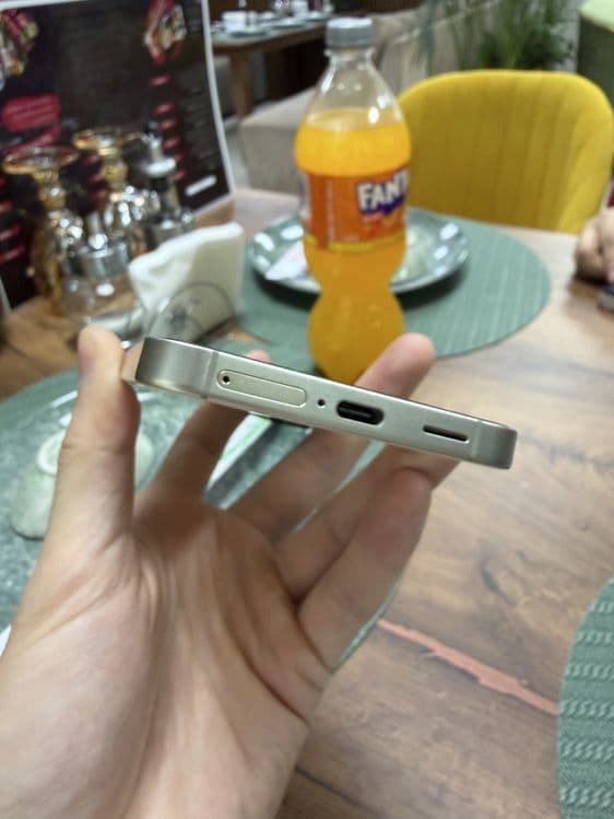 Samsung galaxy S24 — 3