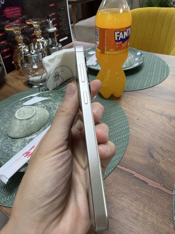Samsung galaxy S24 — 4