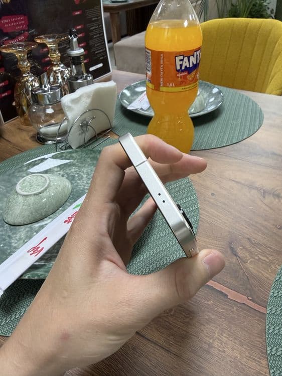 Samsung galaxy S24 — 5