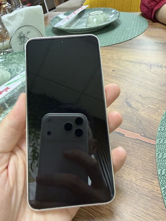 Samsung galaxy S24 — 8