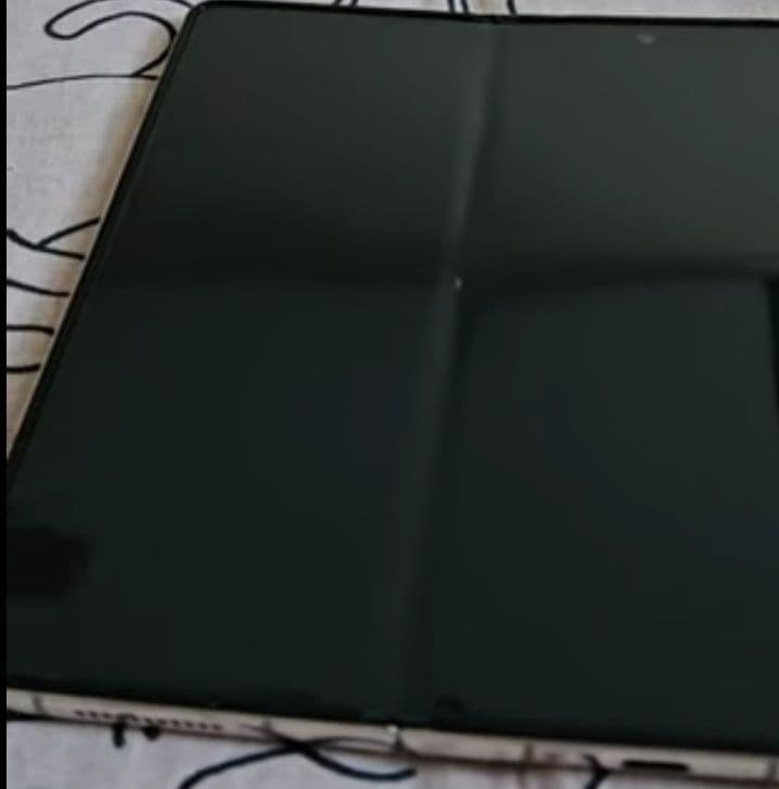 Samsung  Fold  4 — 1