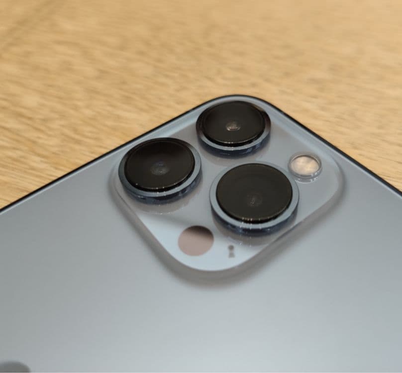 iPhene 13 pro 256 gb 2 ta simkartali 78% karobka dakumenti bor — 2