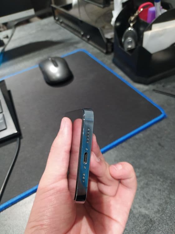 iPhene 13 pro 256 gb 2 ta simkartali 78% karobka dakumenti bor — 4
