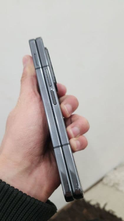 Samsung  galaxy fold 4
Xotira: 12/512
Xolati: 10/9 korpusda bita 2 ta — 2