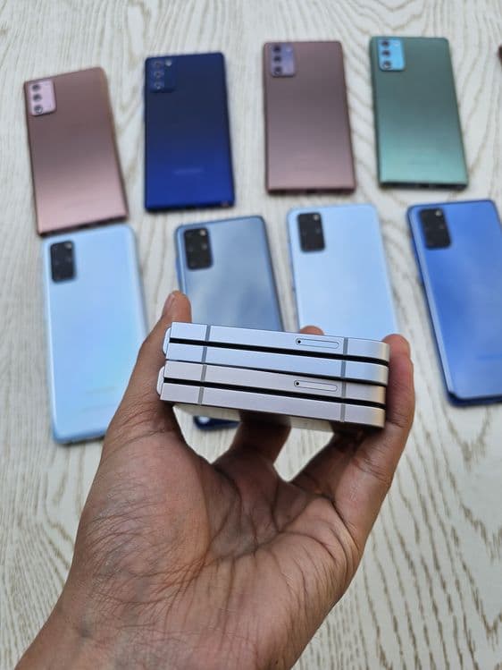Samsung Galaxy Z Flip 6 (5G). OzU 12/256 GB. Garantya bor. Ime o'tkan — 4