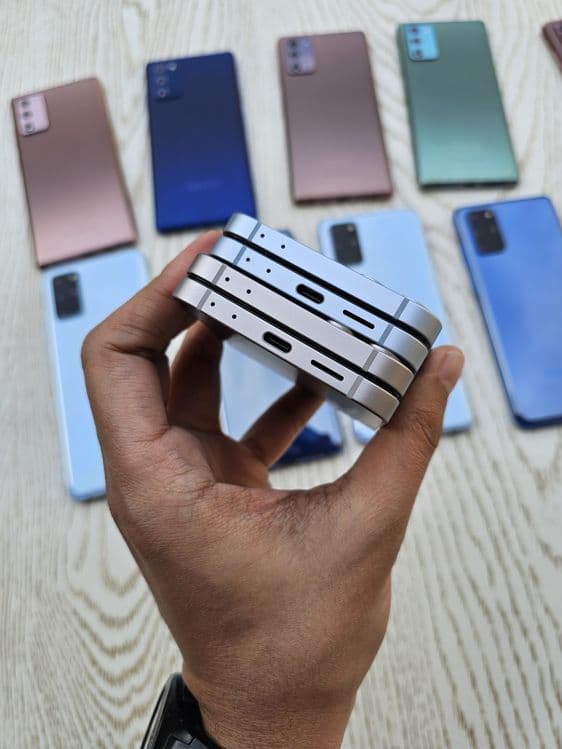 Samsung Galaxy Z Flip 6 (5G). OzU 12/256 GB. Garantya bor. Ime o'tkan — 7