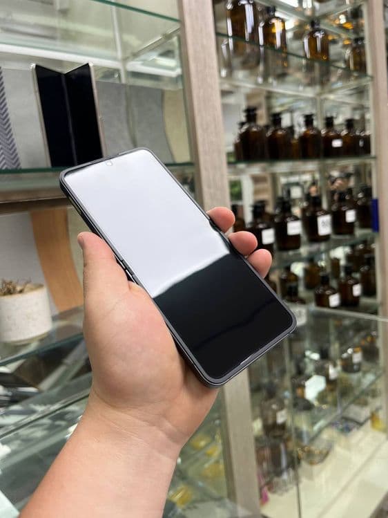 Samsung Z Flip6  xotirasi 8/256Gb — 2