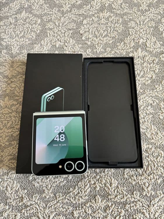 Идеал Samsung Galaxy Z Flip 6 256GB — 3