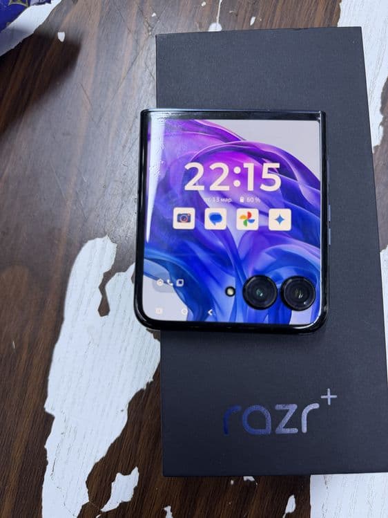 Matorola razr + 50 ultra 2024 12/256 — 1