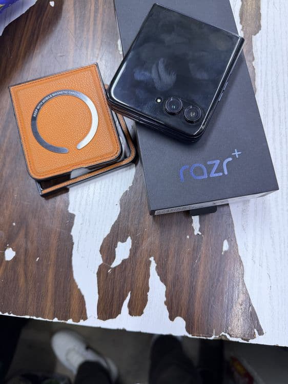 Matorola razr + 50 ultra 2024 12/256 — 4