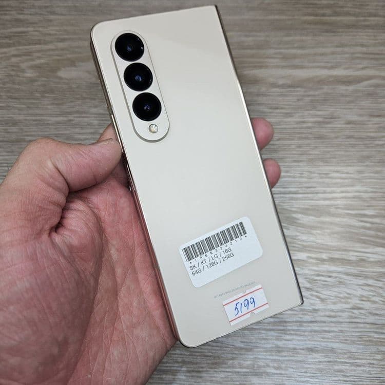 Samsung Fold4 xotirasi 12/256GB — 1