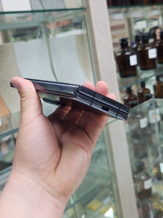 Samsung Z Fold5 xotirasi 12/256Gb — 4