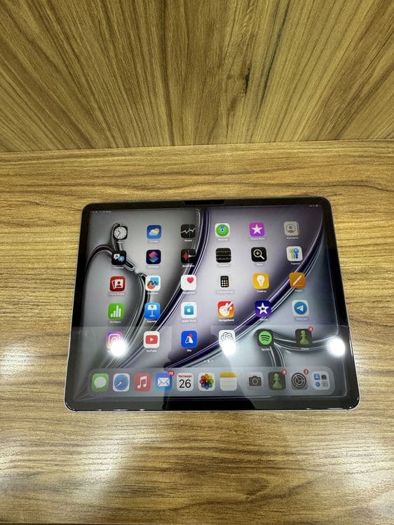 iPad Air M2 space gray 97% — 1