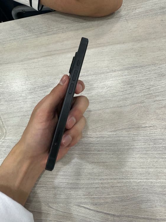 Iphone 15 128 talik holati a’lo aybi yoq 92 % yomkost — 4