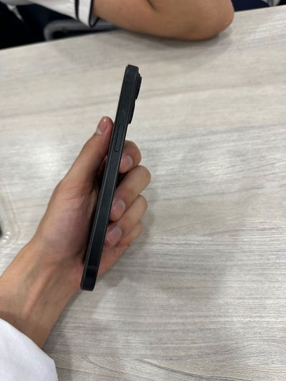 Iphone 15 128 talik holati a’lo aybi yoq 92 % yomkost — 5