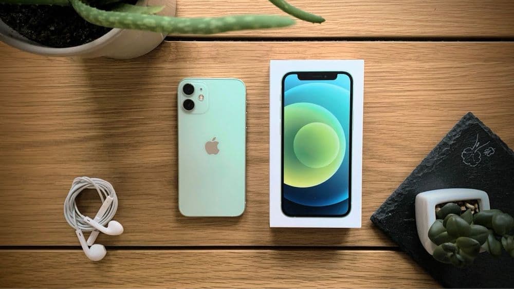 Абсолютно новый iPhone 12 память 128 гб — 1