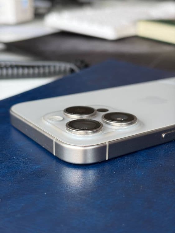 Apple iphone 15 pro — 2