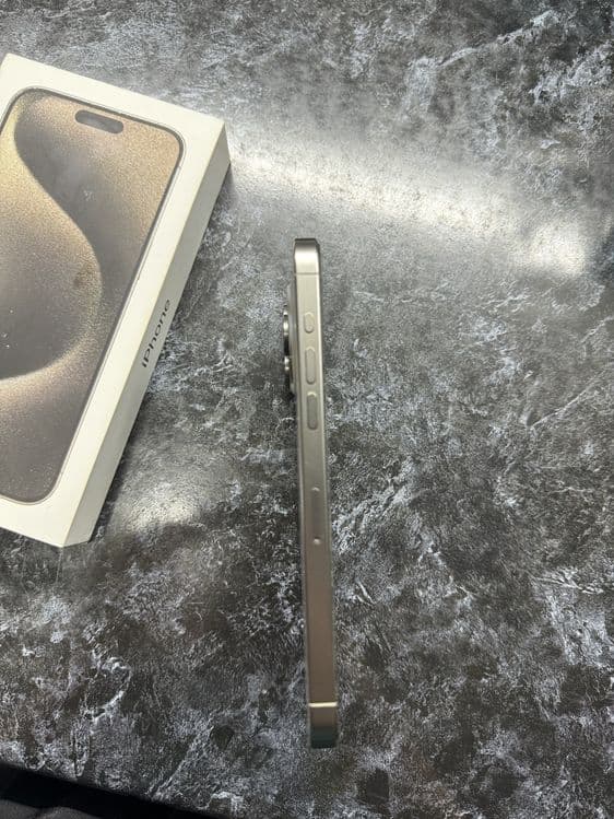 Iphone 15 pro idyal sastayana — 3