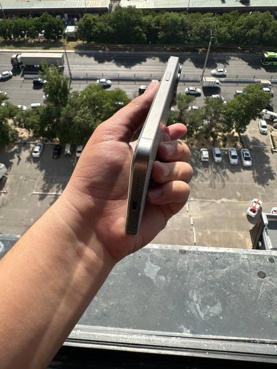 Iphone 15 Pro Max — 4