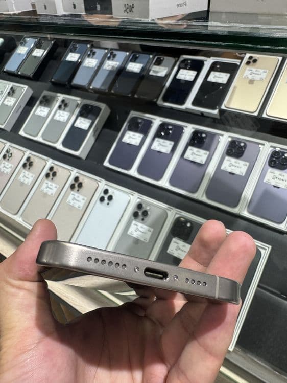 iPhone 15 pro Max — 5