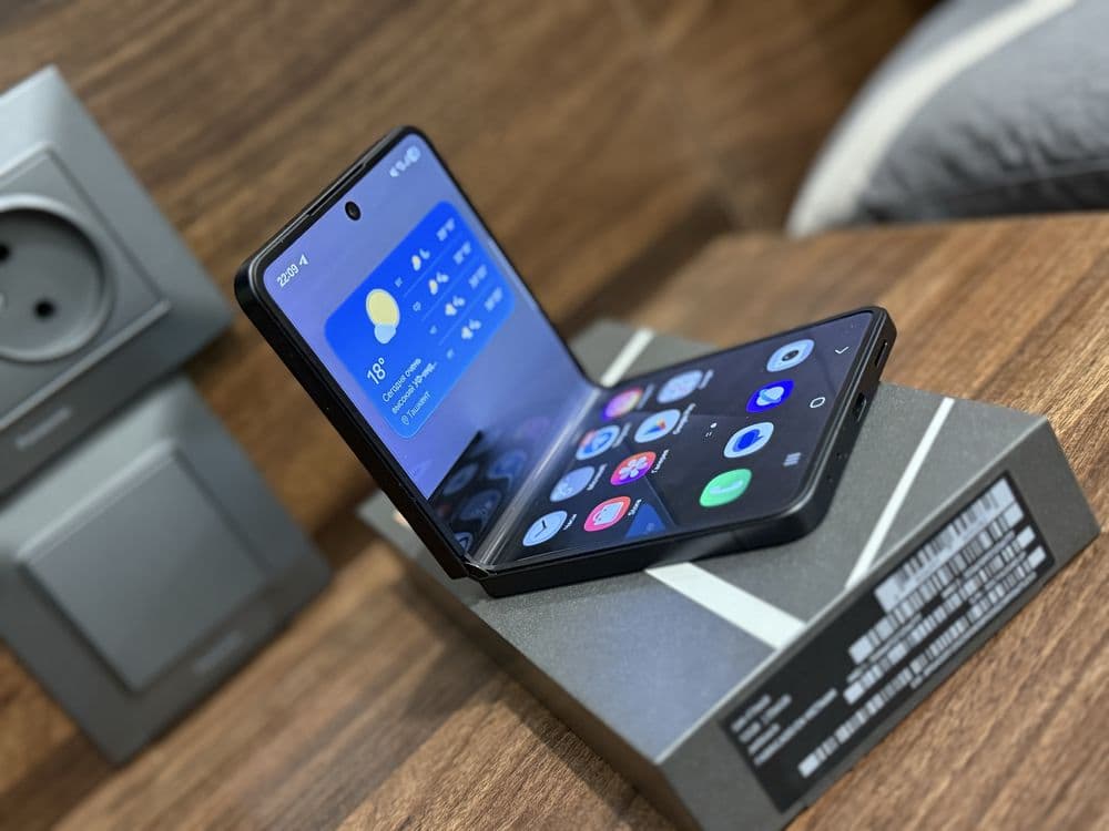 Samsung Galaxy Z Flip 7 12/256 ГБ, черный — 1