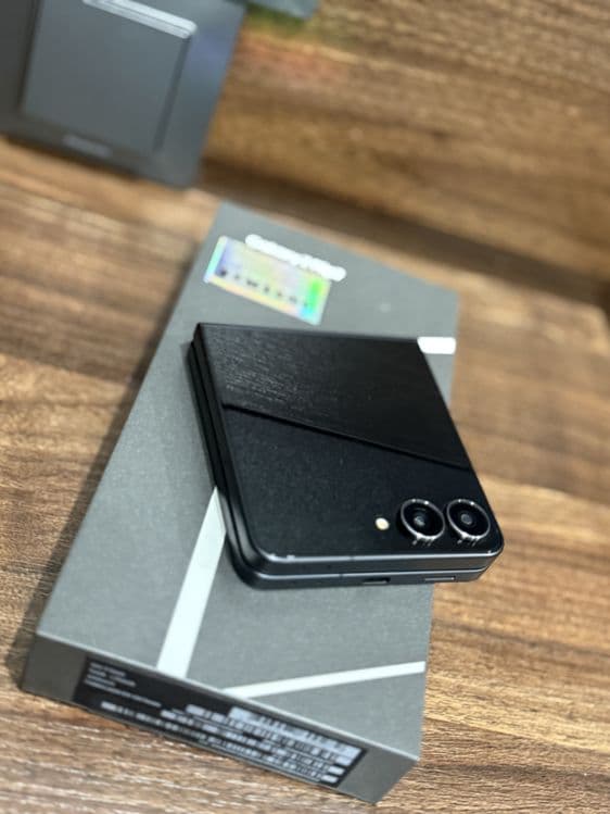 Samsung Galaxy Z Flip 7 12/256 ГБ, черный — 3