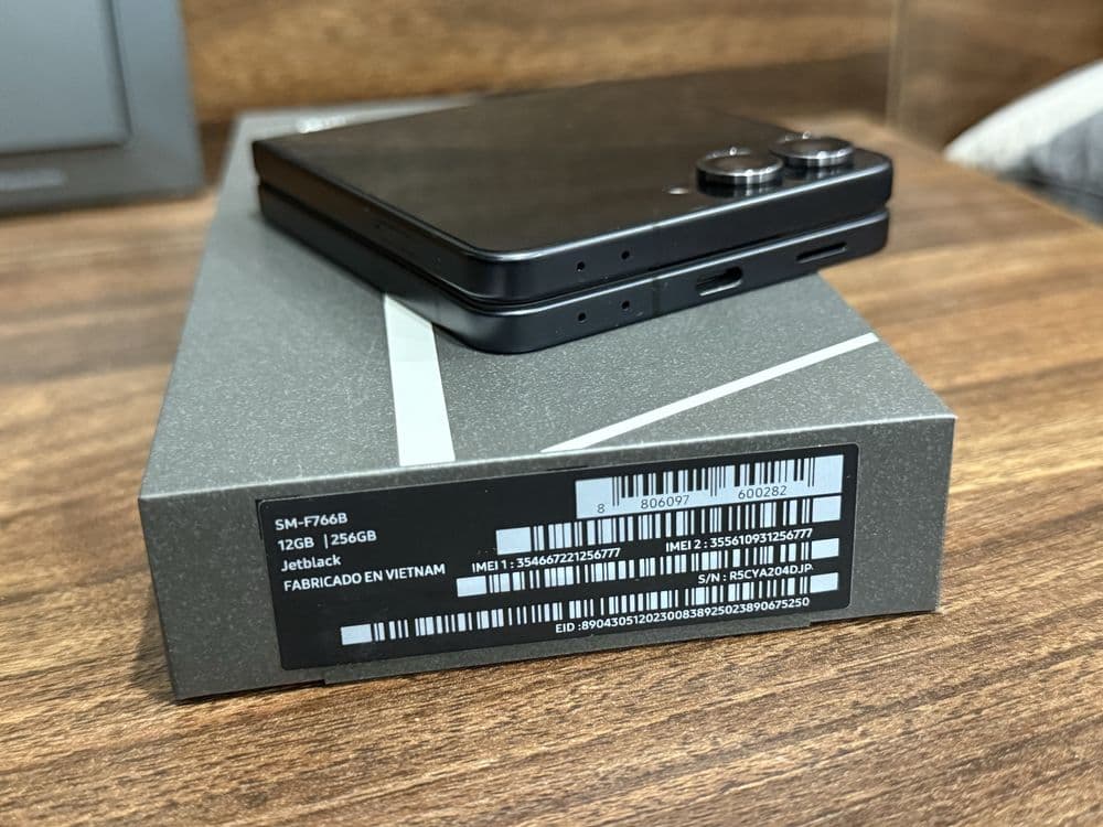 Samsung Galaxy Z Flip 7 12/256 ГБ, черный — 4