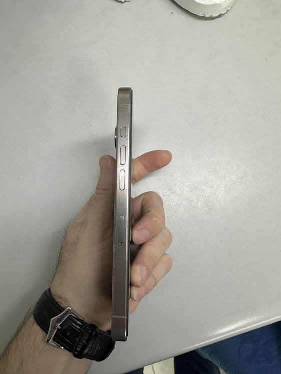 Iphone 15 pro 256gb — 3