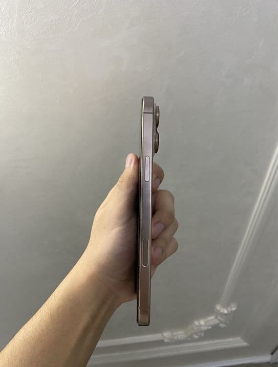 Iphone 16 pro max — 4