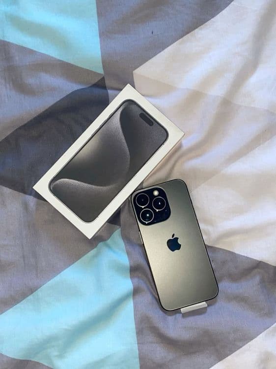 Iphone 15 pro black titanium — 1