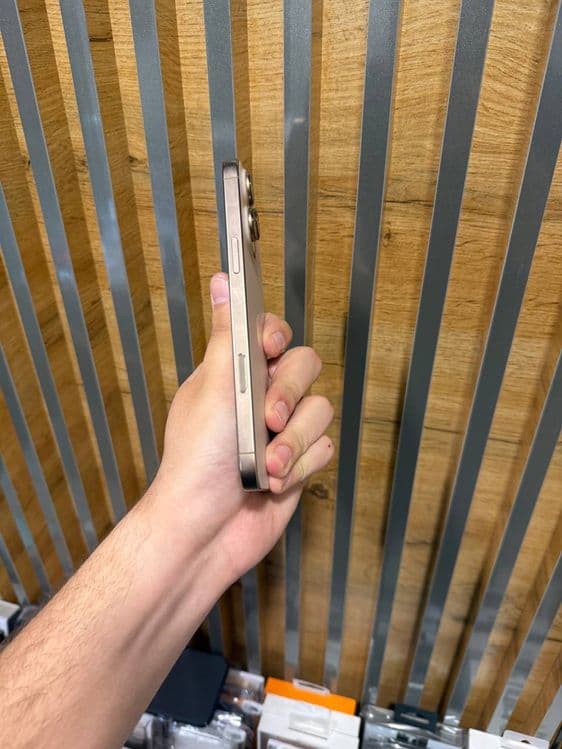 iphone 16 pro max — 1